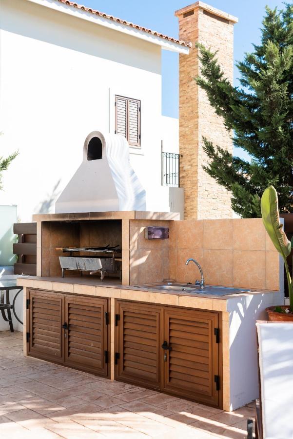 Villa Iris By Ezoria Villas Ayia Napa Exteriör bild
